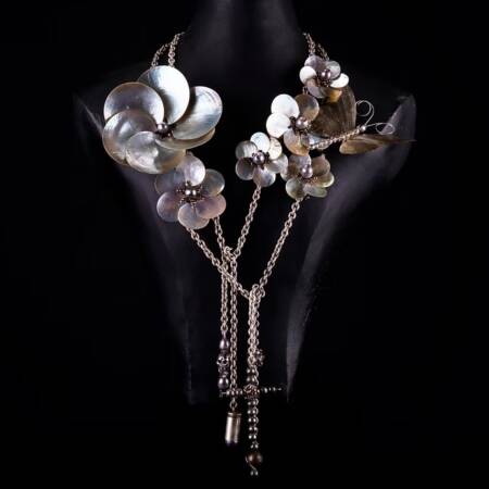 COLLAR CADENAS Y FLORES