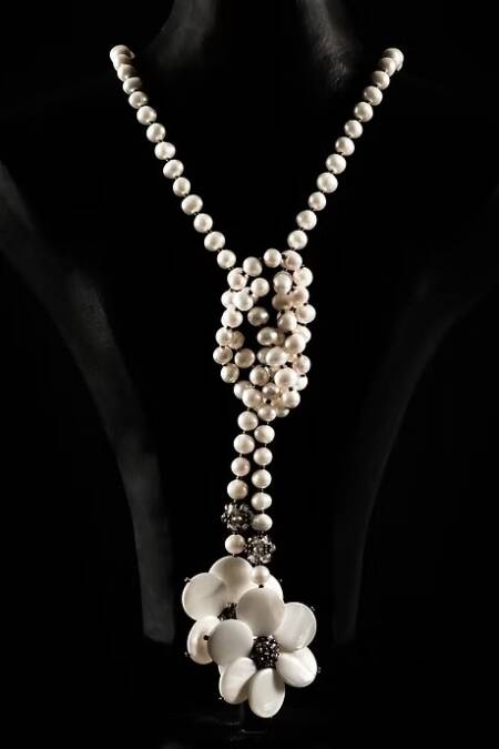 COLLAR LAZO PERLAS DOS FLORES