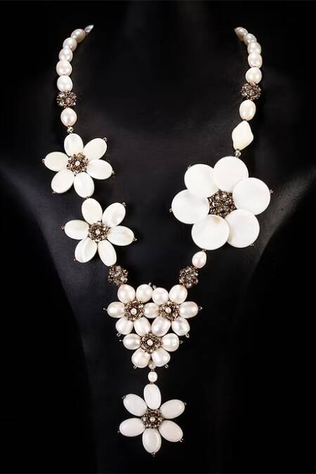 COLLAR FLORES PERLAS Y PIEDRAS