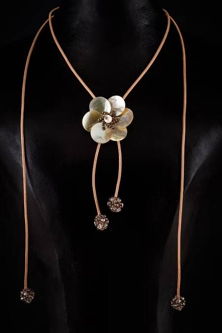 COLLAR UNA FLOR NACAR