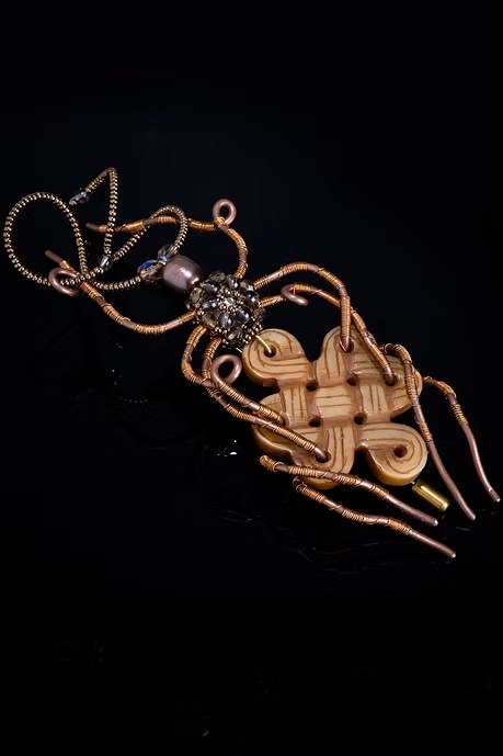 BROCHE ESCARABAJO JADE AMBAR