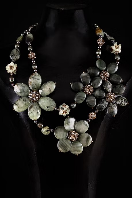 COLLAR PIEDRAS Y FLORES