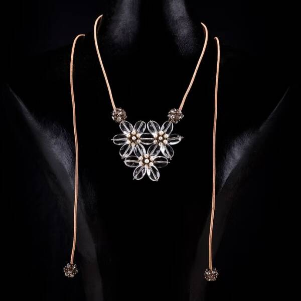 COLLAR TRES FLORES CUARZO